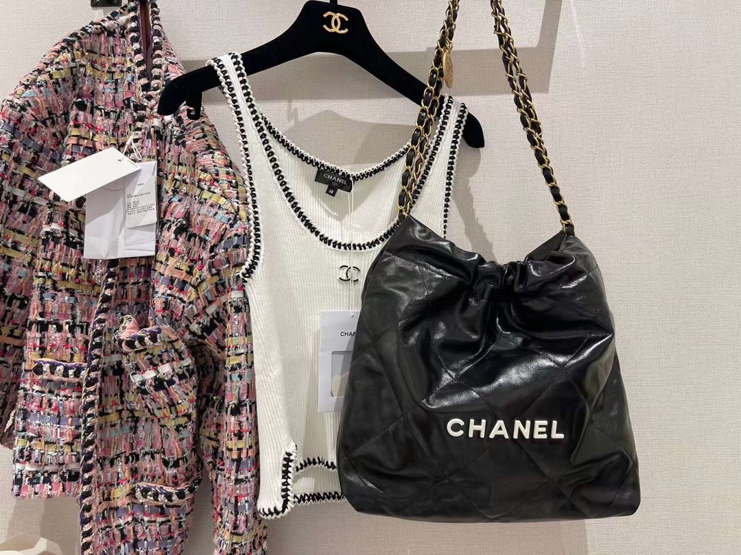 【￥2220/2700】Chanel包包官网 香奈儿黑色白字母春夏新款亮面单肩包