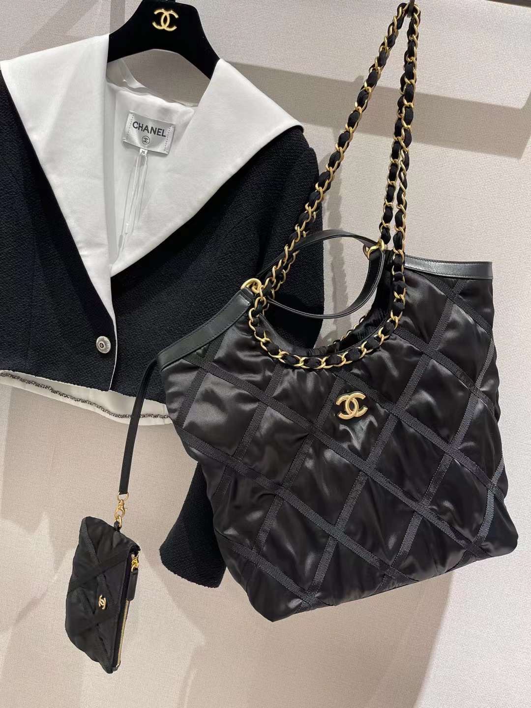 【P1580】香奈儿22年新款包包 Chanel黑色尼龙罗缎金属MAXI购物包妈咪包