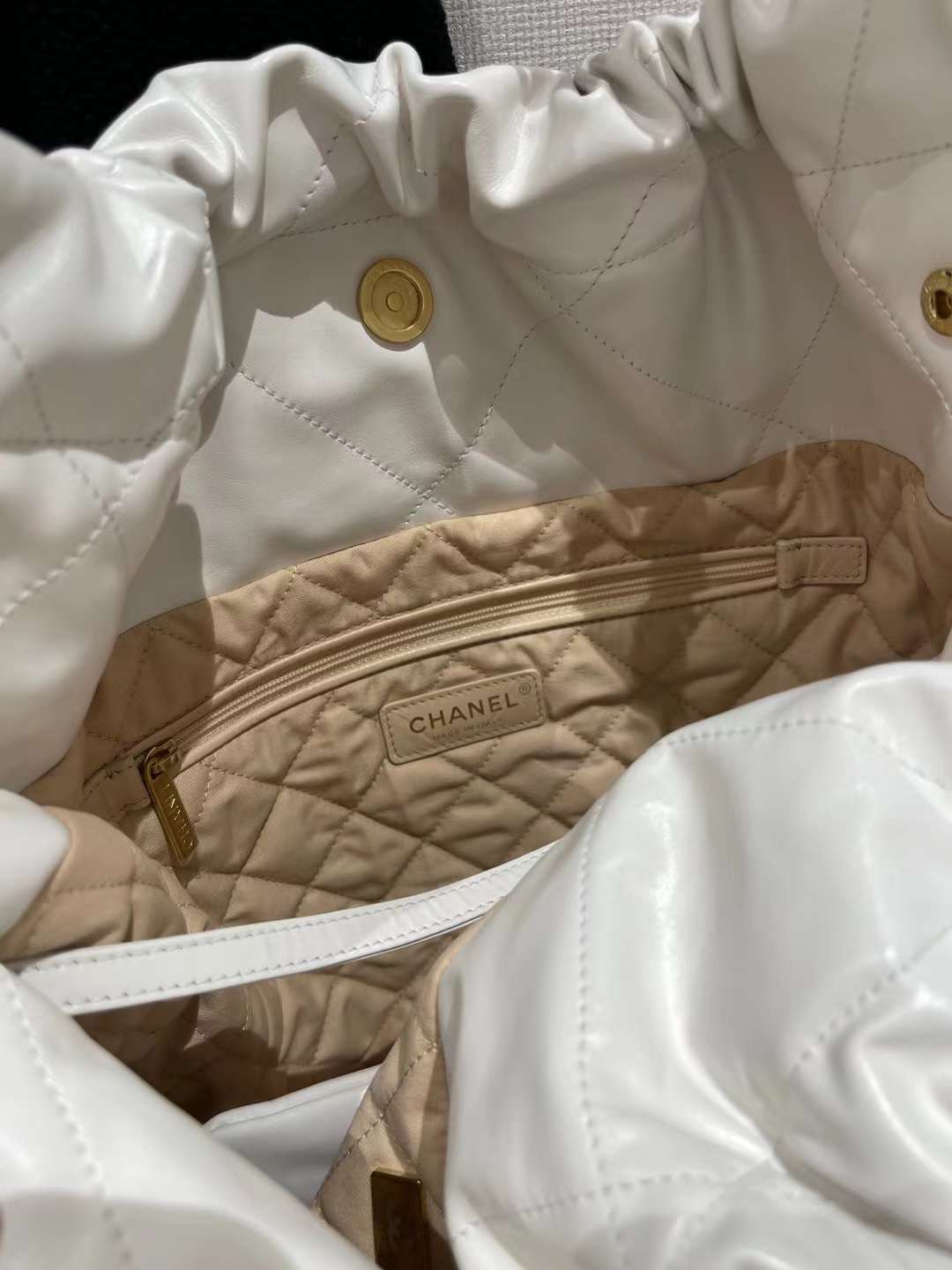 【￥2220/2700】Chanel22年新款包包 香奈儿光面皮菱格抽绳单肩包 白色