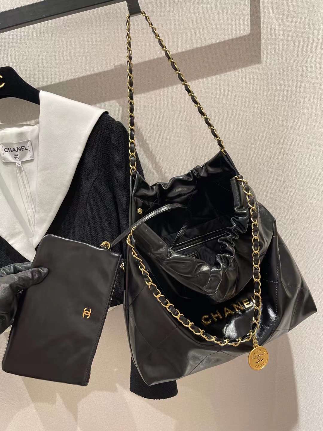 【￥2220/2700】香奈儿新款包包 Chanel黑色金字母抽绳链条单肩包购物袋