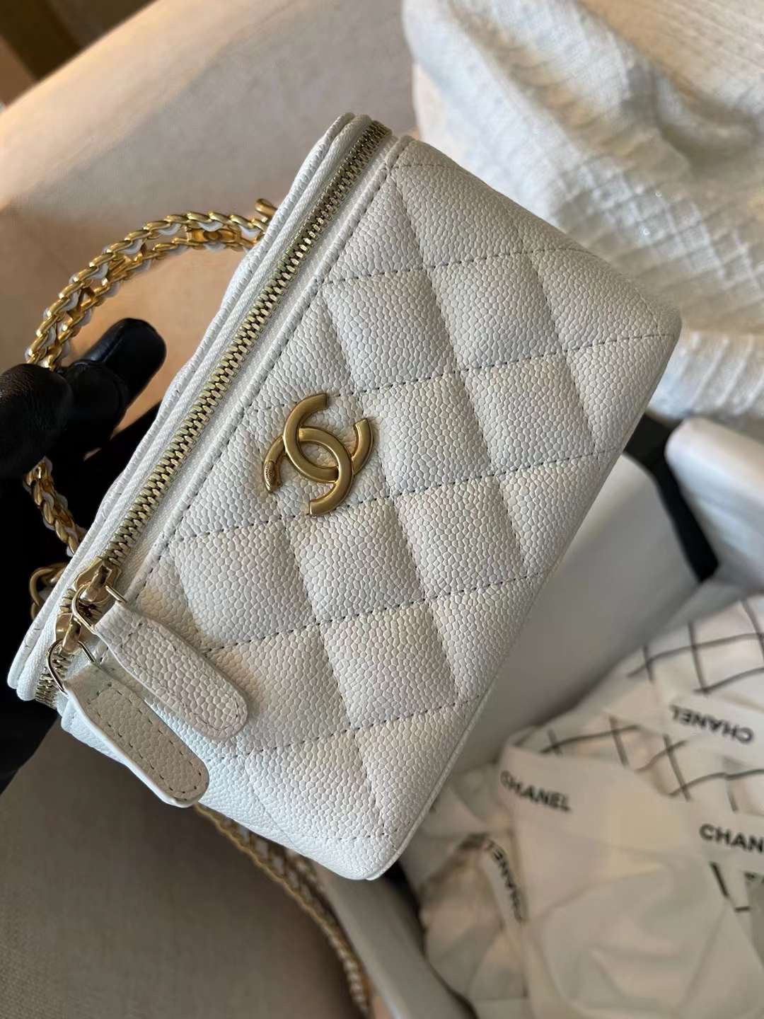 【P1280】Chanel包包价格 香奈儿白色球纹牛皮五金字母手柄盒子化妆包