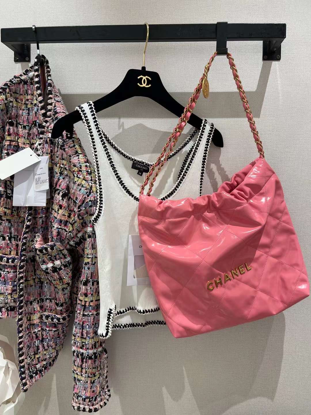 【￥2220/2700】一件代发 Chanel香奈儿22年春夏新款抽绳亮面链条包 粉色