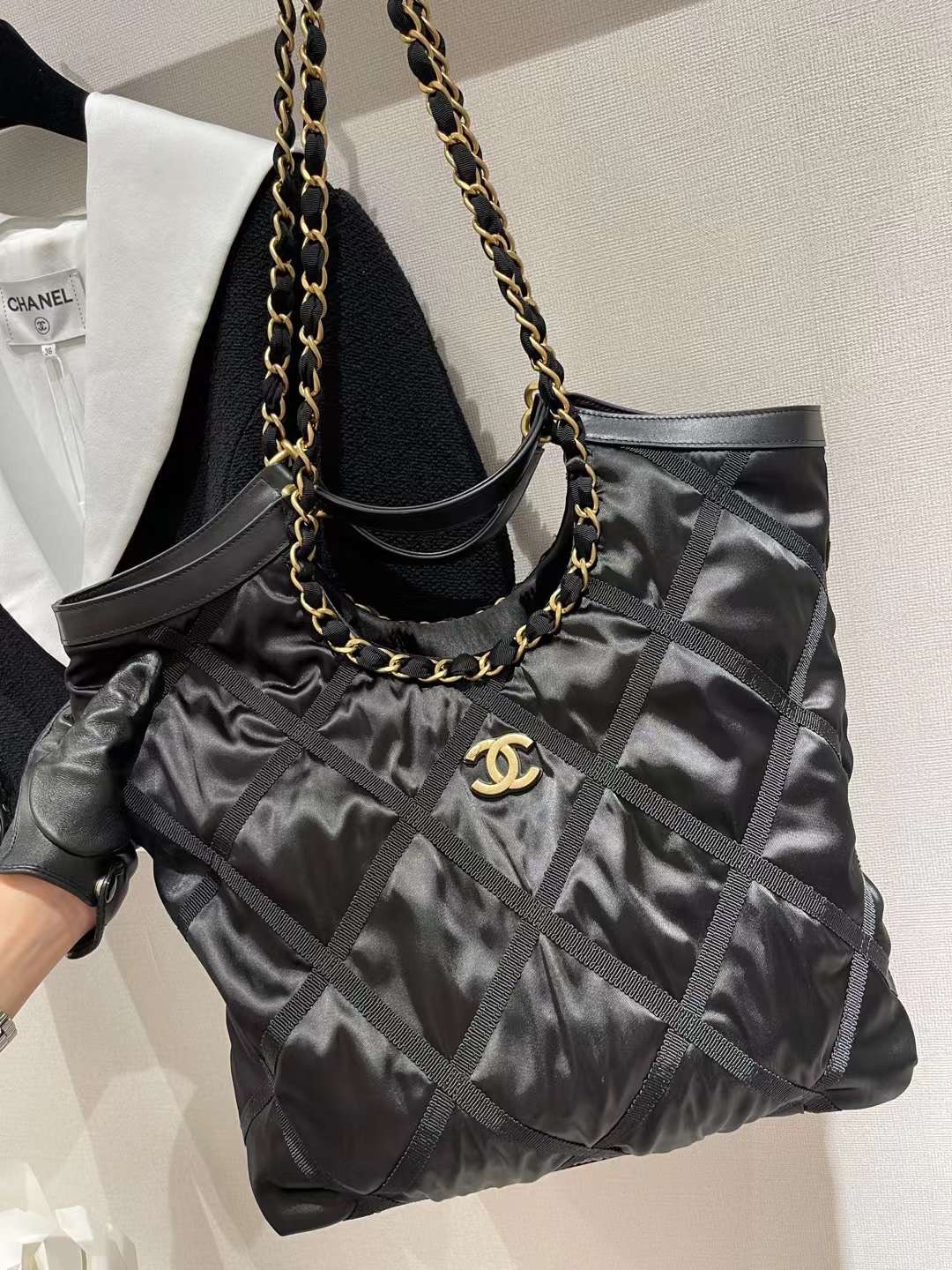 【P1580】香奈儿22年新款包包 Chanel黑色尼龙罗缎金属MAXI购物包妈咪包