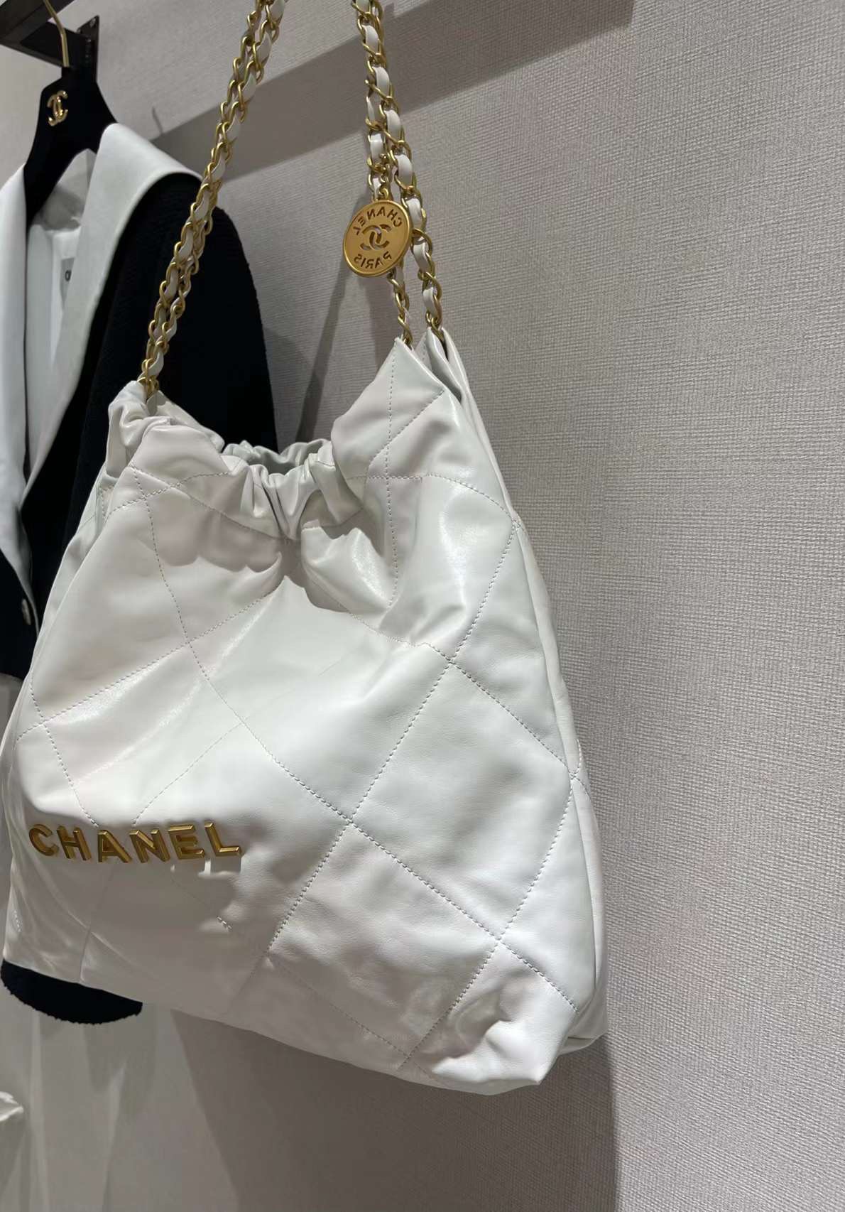 【￥2220/2700】Chanel22年新款包包 香奈儿光面皮菱格抽绳单肩包 白色
