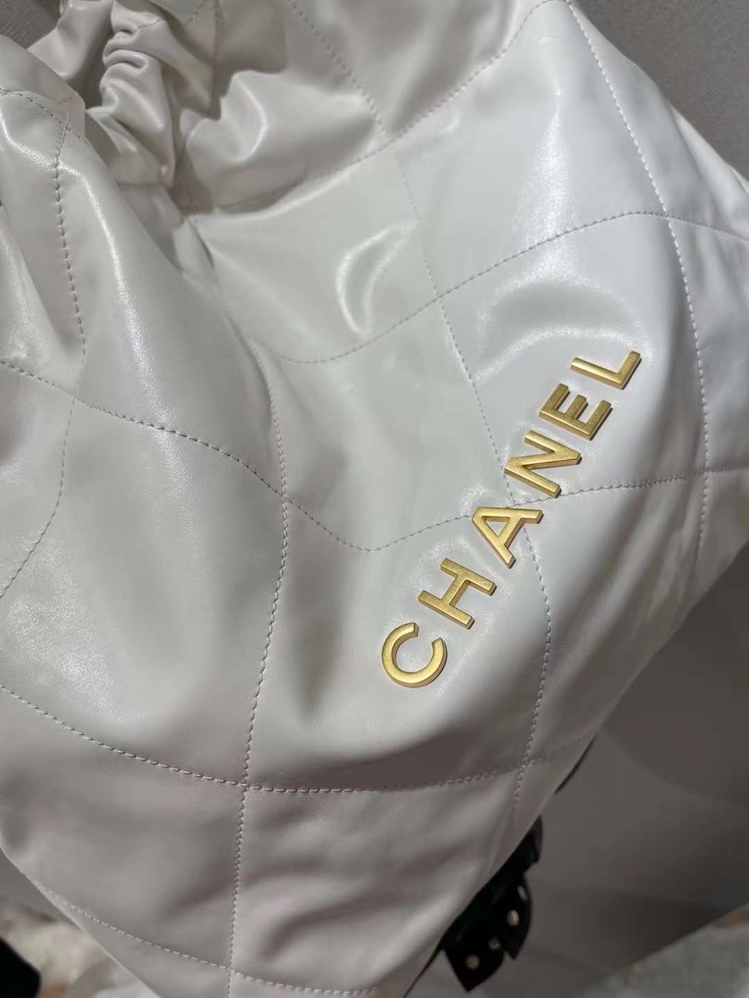 【￥2220/2700】Chanel22年新款包包 香奈儿光面皮菱格抽绳单肩包 白色