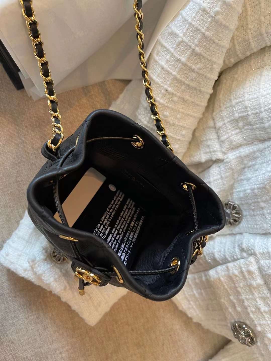 【P1580】独家款香奈儿包包 Chanel底部卡包设计迷你钱袋斜挎小水桶包 黑色