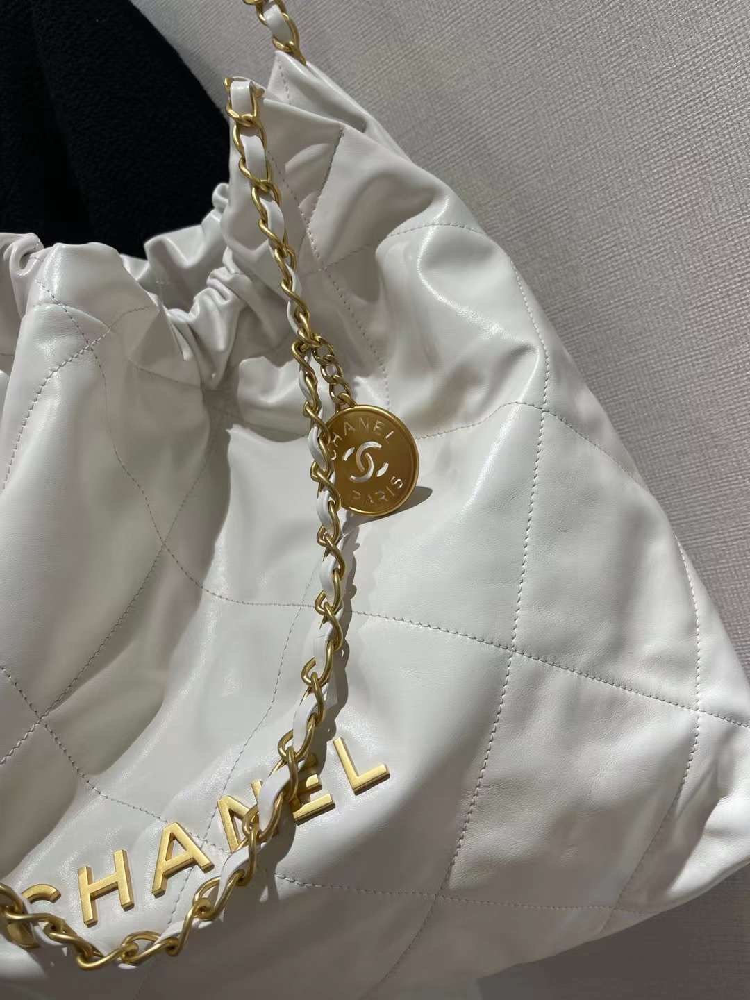 【￥2220/2700】Chanel22年新款包包 香奈儿光面皮菱格抽绳单肩包 白色