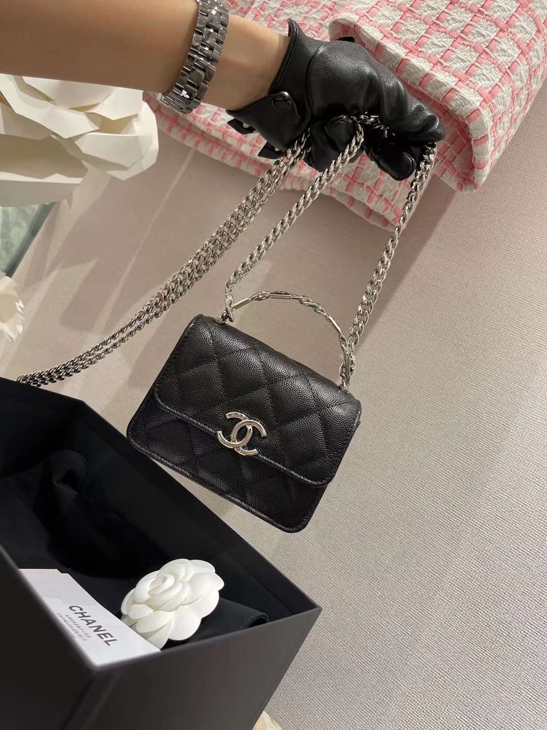 【P1170】Chanel女包价格 香奈儿巴黎高级手工坊珐琅扣手提链条斜挎包 黑色