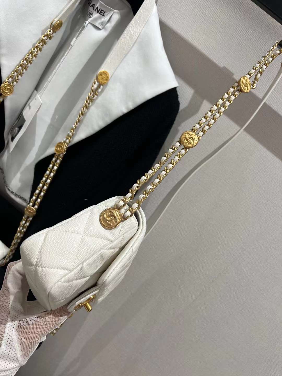 【P1580】香奈儿包包官网 Chanel22年新款金币链条斜挎包方胖子17cm 白色