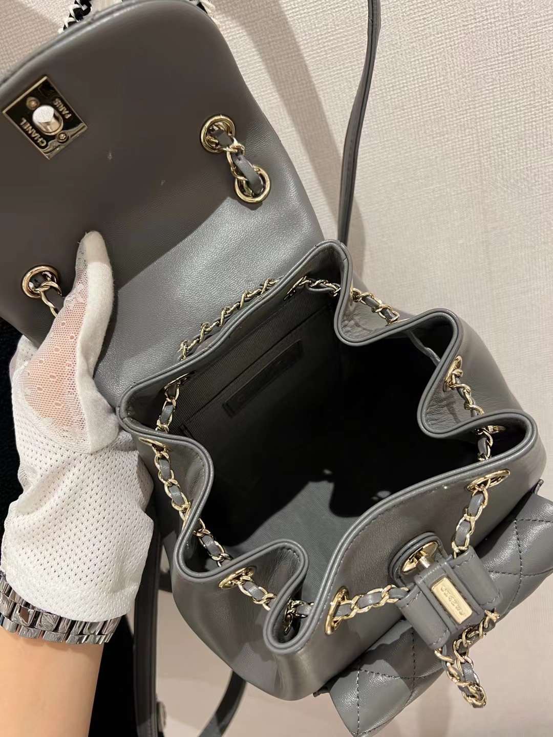 【P1880】香奈儿女包批发 Chanel 22年新款灰色进口羊皮DUMB双肩背包