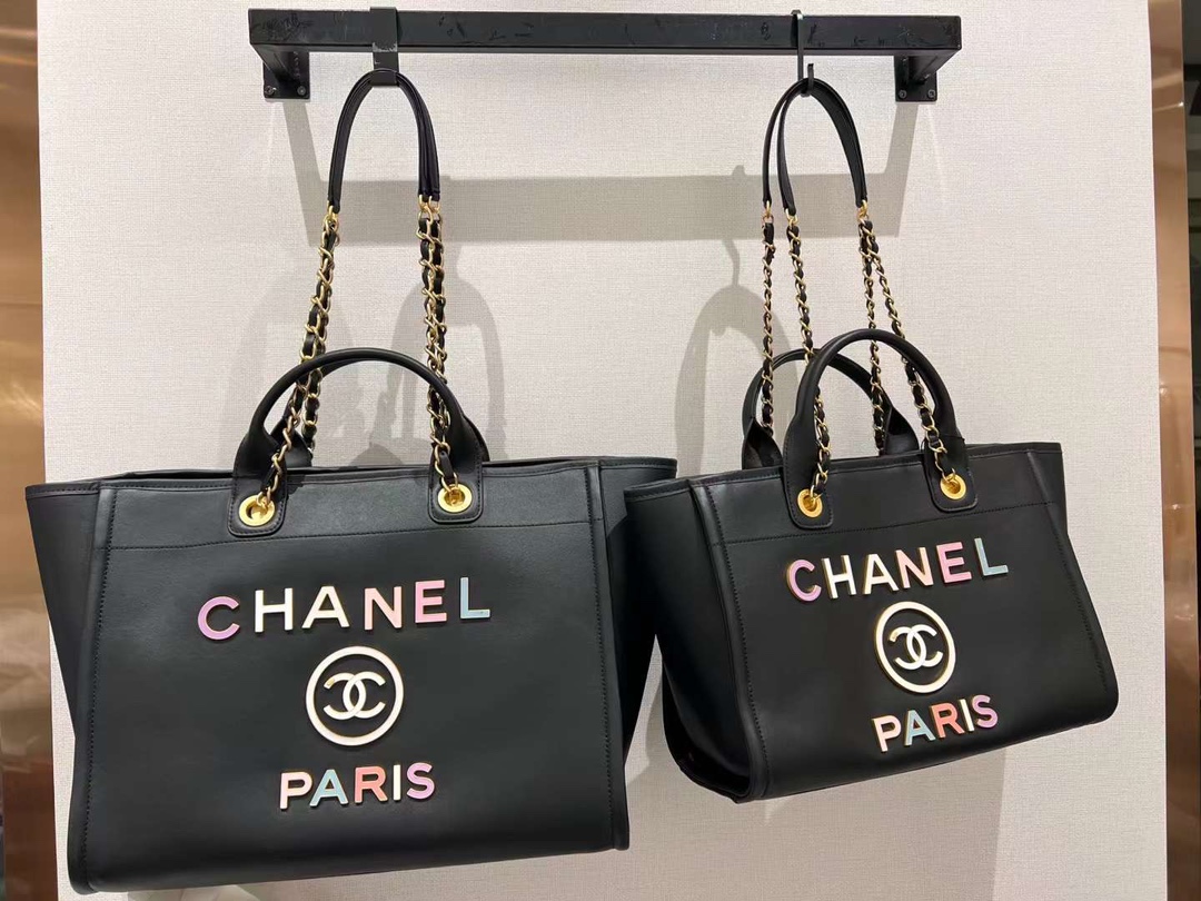 【P1880】Chanel包包价格  香奈儿22年新款彩色字母logo真皮沙滩包度假包