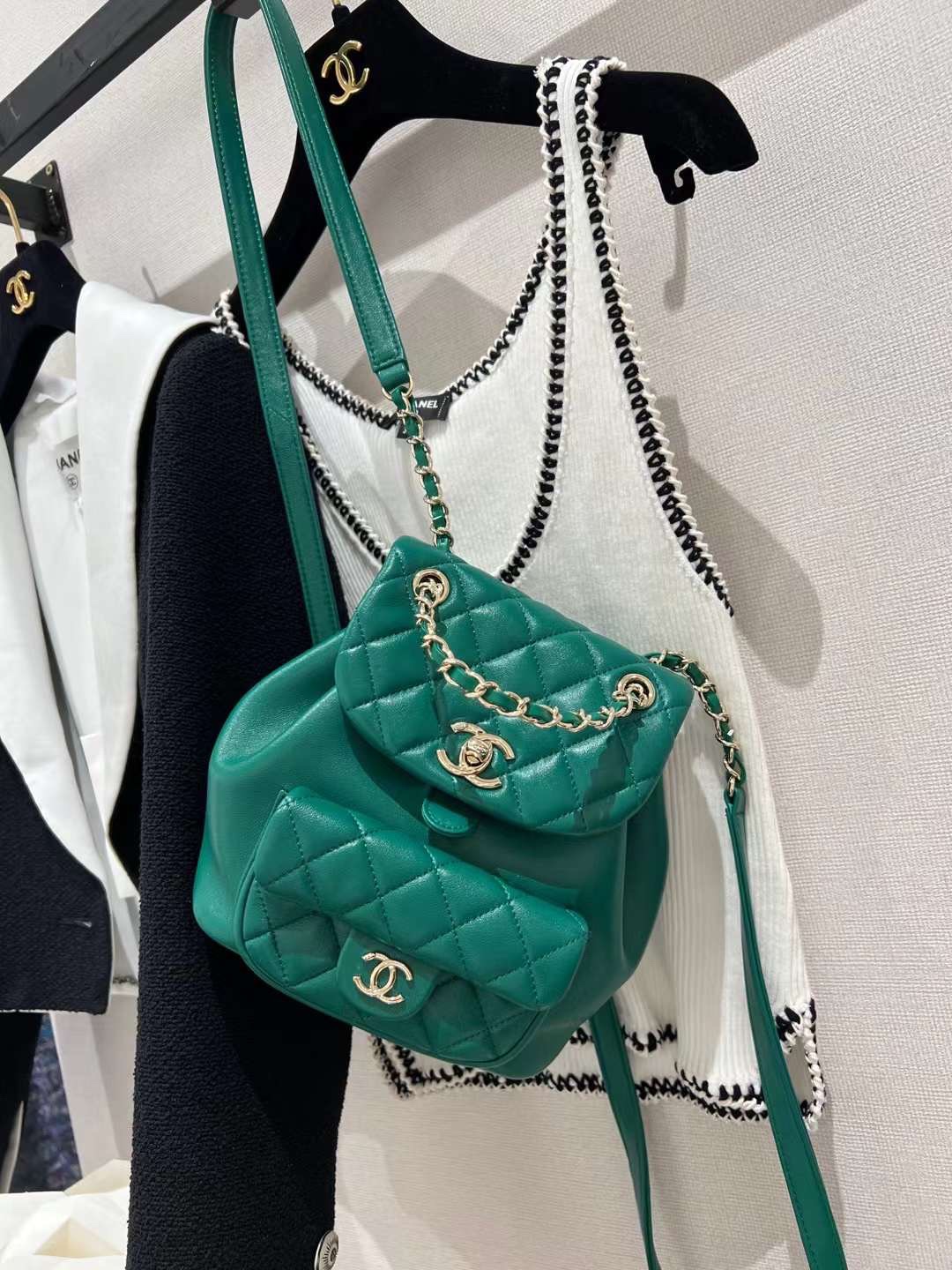 【P1880】Chanel包包官网 香奈儿菱格纹羊皮链条双肩包Duma背包 绿色