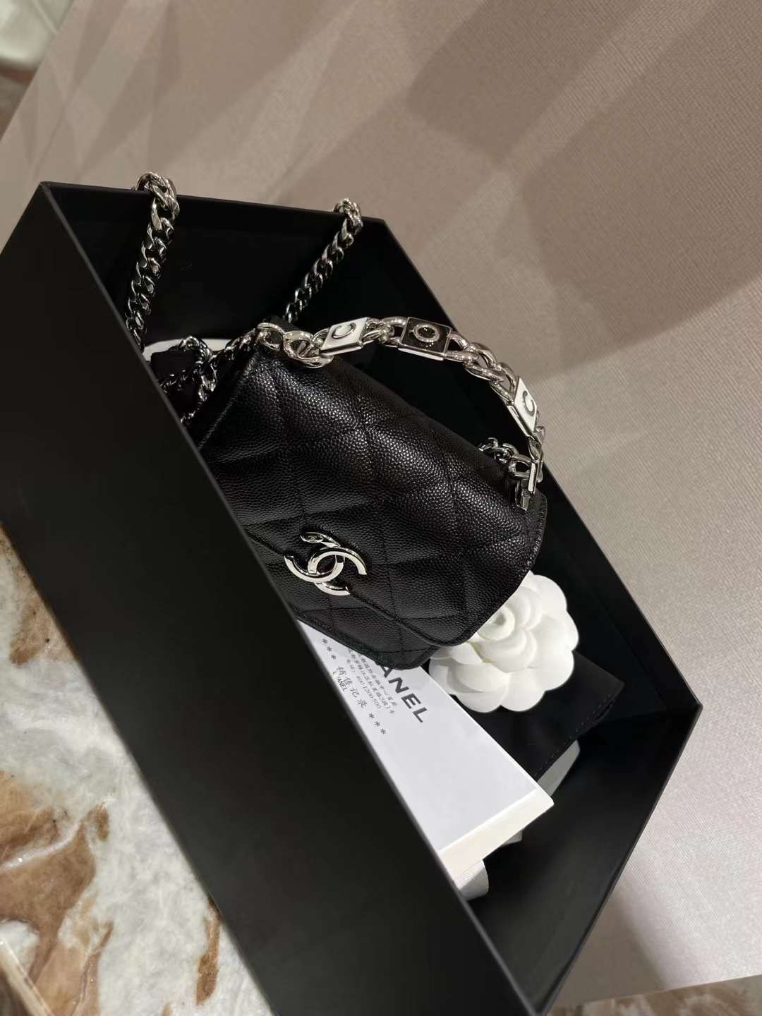 【P1170】Chanel女包价格 香奈儿巴黎高级手工坊珐琅扣手提链条斜挎包 黑色