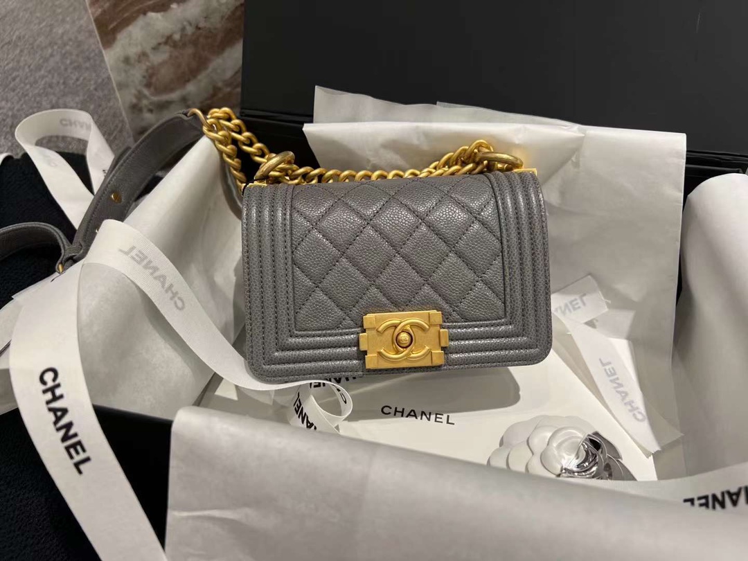 【P1580】香奈儿包包官网 Chanel mini Leboy高级海鸥灰鱼子酱牛皮链条包