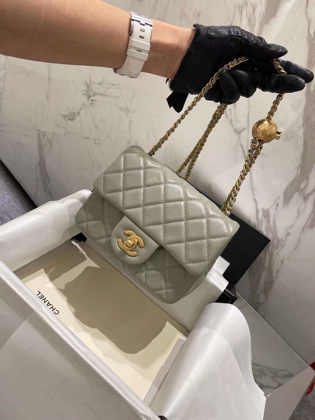 【P1580】厂家直销 Chanel香奈儿浅灰色羊皮金球CF17CM方胖子链条包