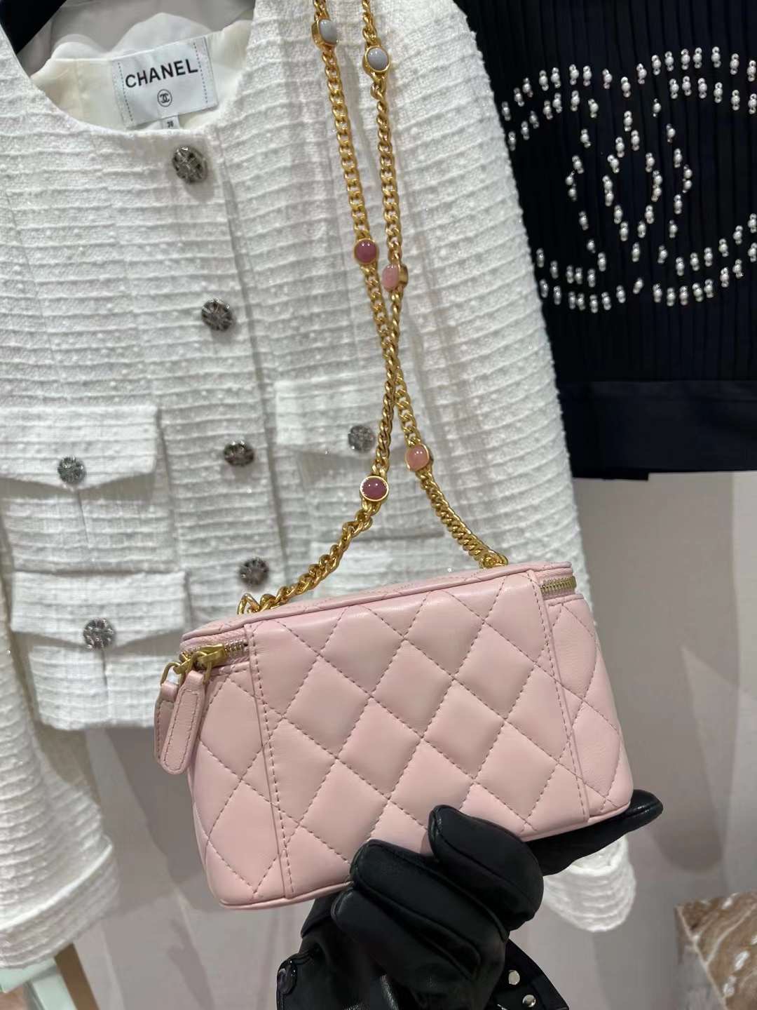 【P1170】香奈儿包包批发 Chanel粉色进口羊皮琉璃珠宝链条盒子包斜挎包