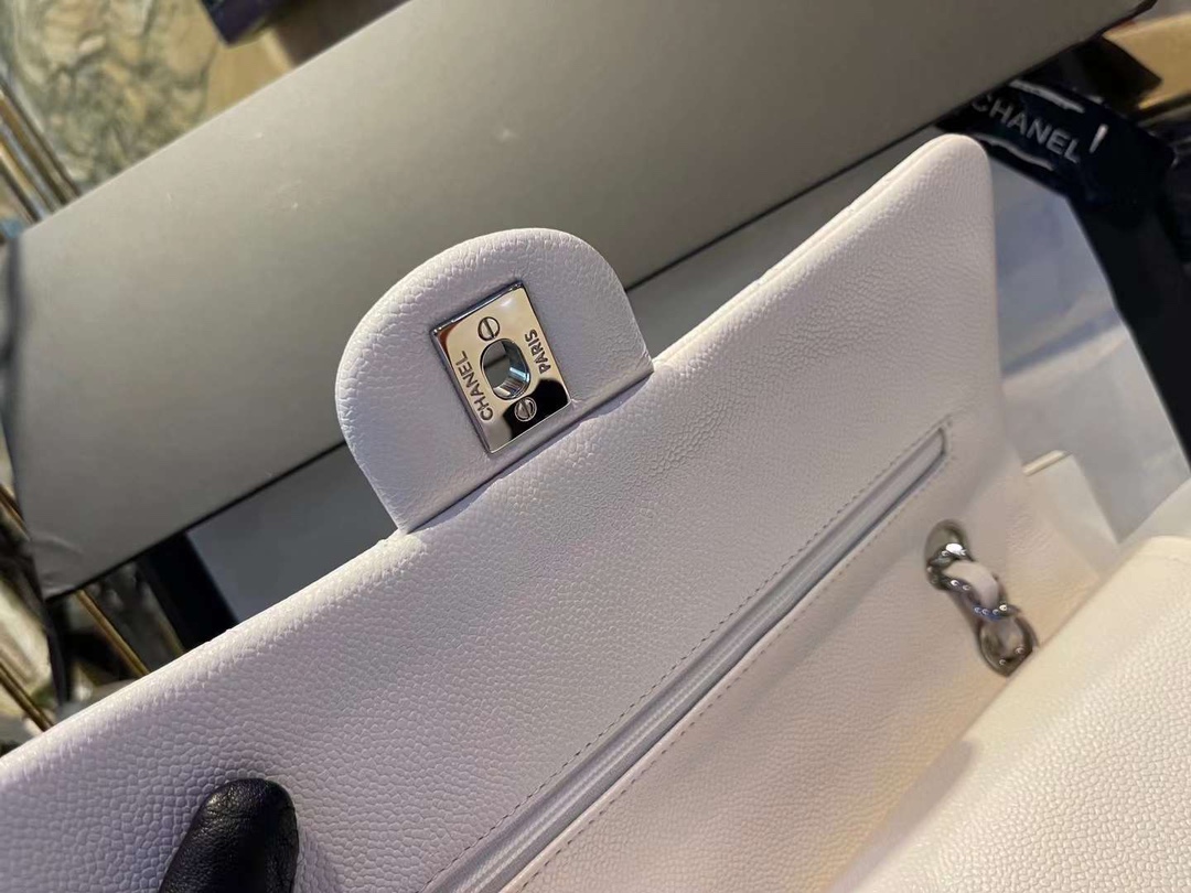 【P2700】香奈儿女包批发 Chanel CF25CM 原厂鱼子酱皮链条单肩包 纯白色