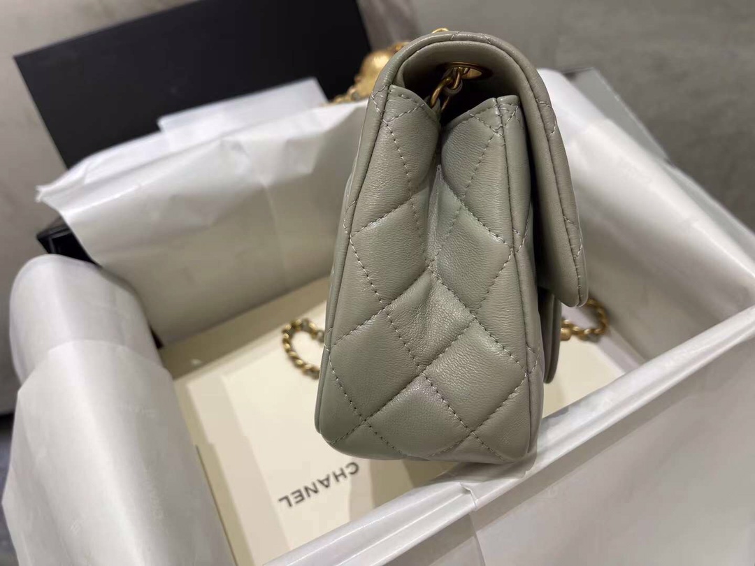 【P1580】厂家直销 Chanel香奈儿浅灰色羊皮金球CF17CM方胖子链条包