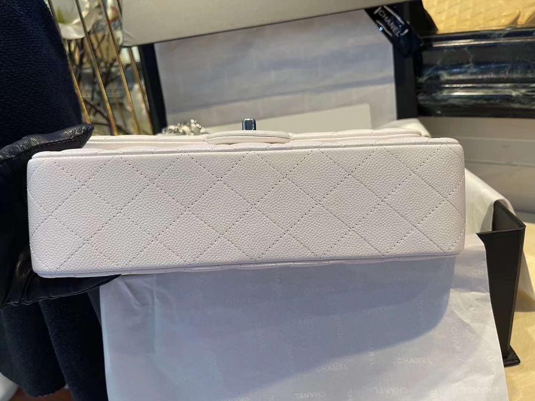 【P2700】香奈儿女包批发 Chanel CF25CM 原厂鱼子酱皮链条单肩包 纯白色