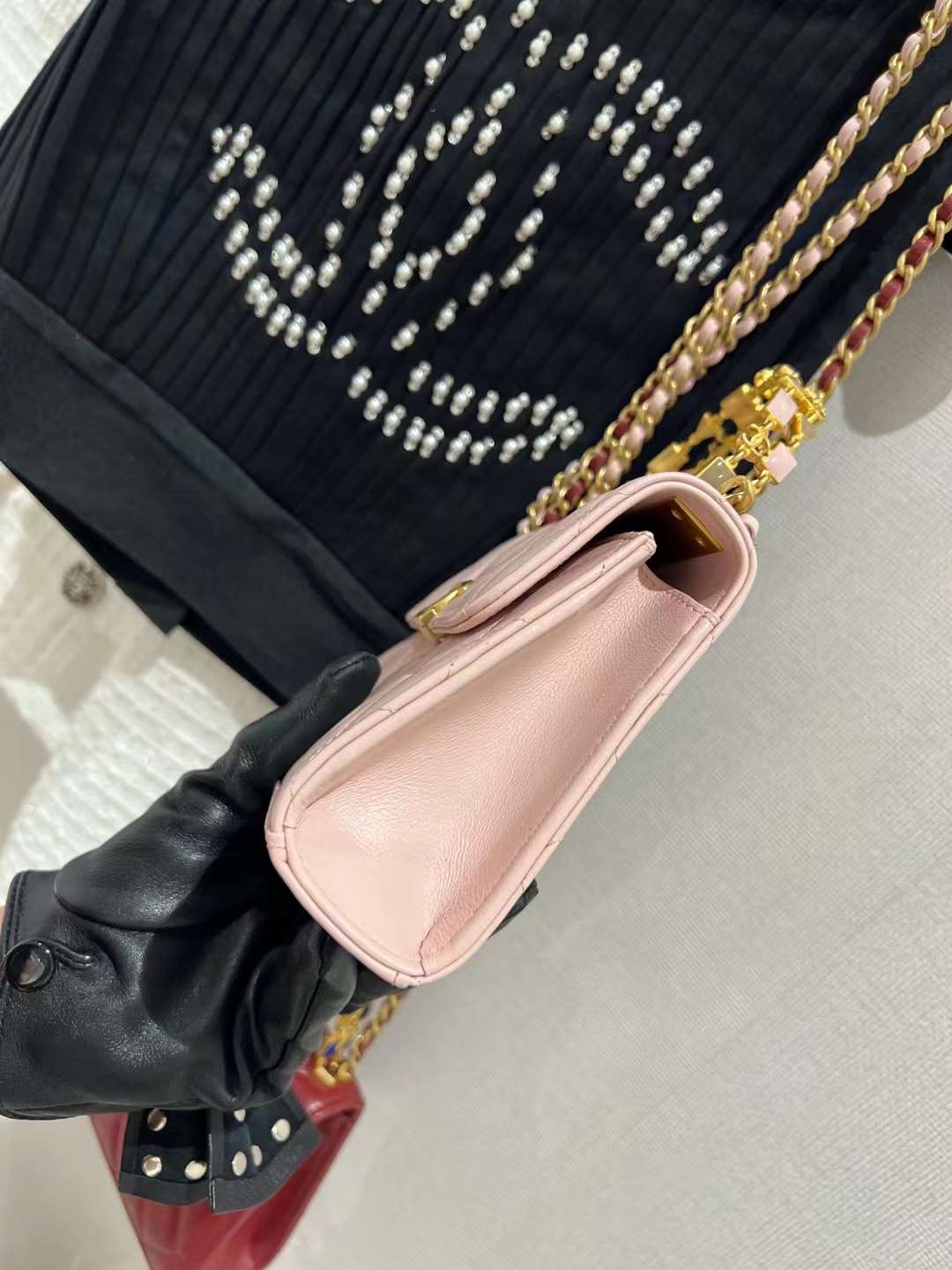 【P1020】香奈儿包包价格 Chanel新款粉色羊皮迷你琉璃珠宝手柄包链条包