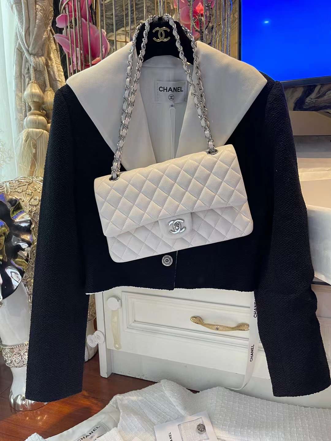 【P2700】香奈儿女包批发 Chanel CF25CM 原厂鱼子酱皮链条单肩包 纯白色
