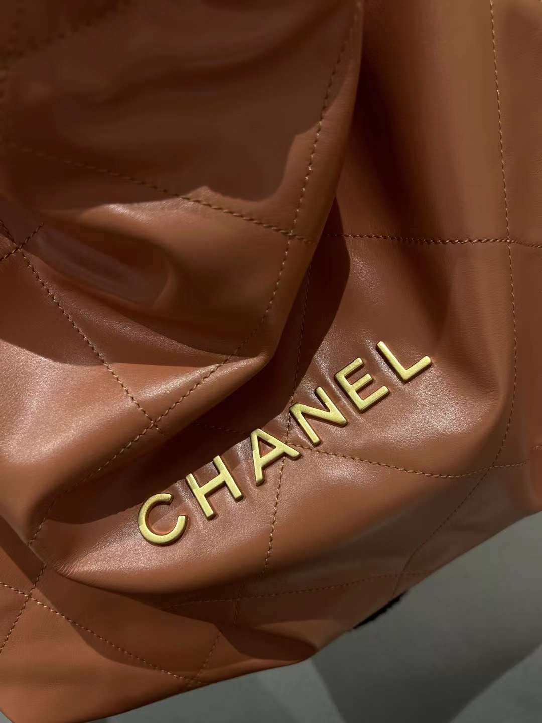 【P2220】Chanel包包批发 香奈儿22年新款光面皮22 bag链条单肩包 棕色