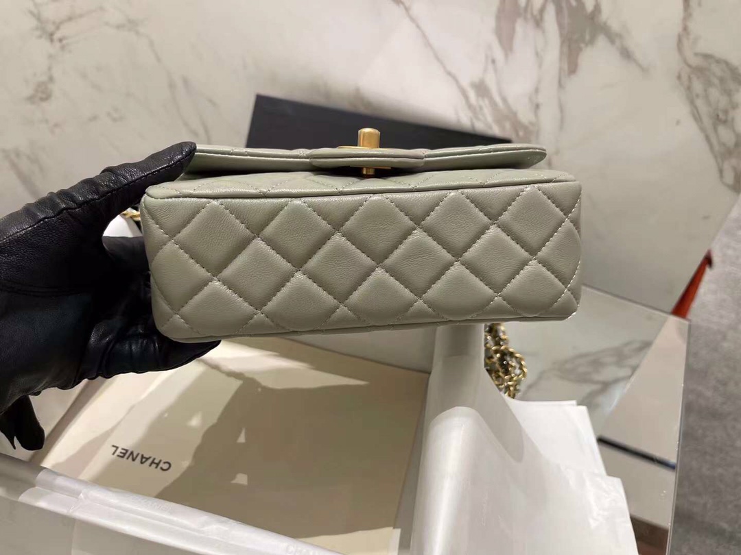 【P1880】Chanel女包批发 香奈儿2022新色浅灰色金球CF20CM 大Mini斜挎包