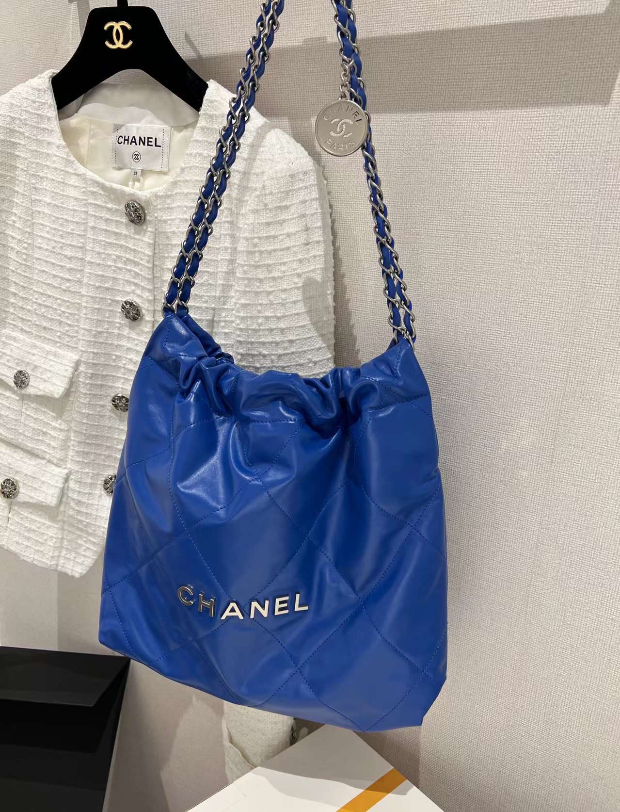 【P2220】Chanel包包官网 香奈儿22 Bag电光蓝慵懒风菱格购物袋单肩包 电光蓝