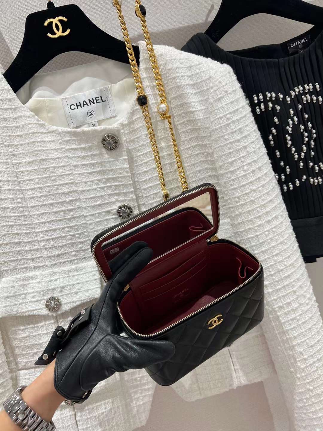 【P1170】一件代发 Chanel香奈儿新款琉璃珠宝链条斜挎小盒子包化妆包 黑色