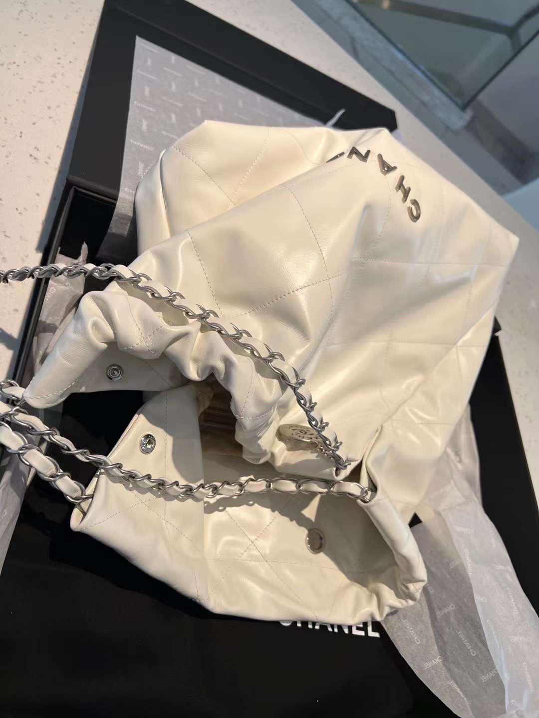 【P2220】香奈儿Chanel 22 Bag 慵懒风菱格纹银色字母logo链条单肩包 白色