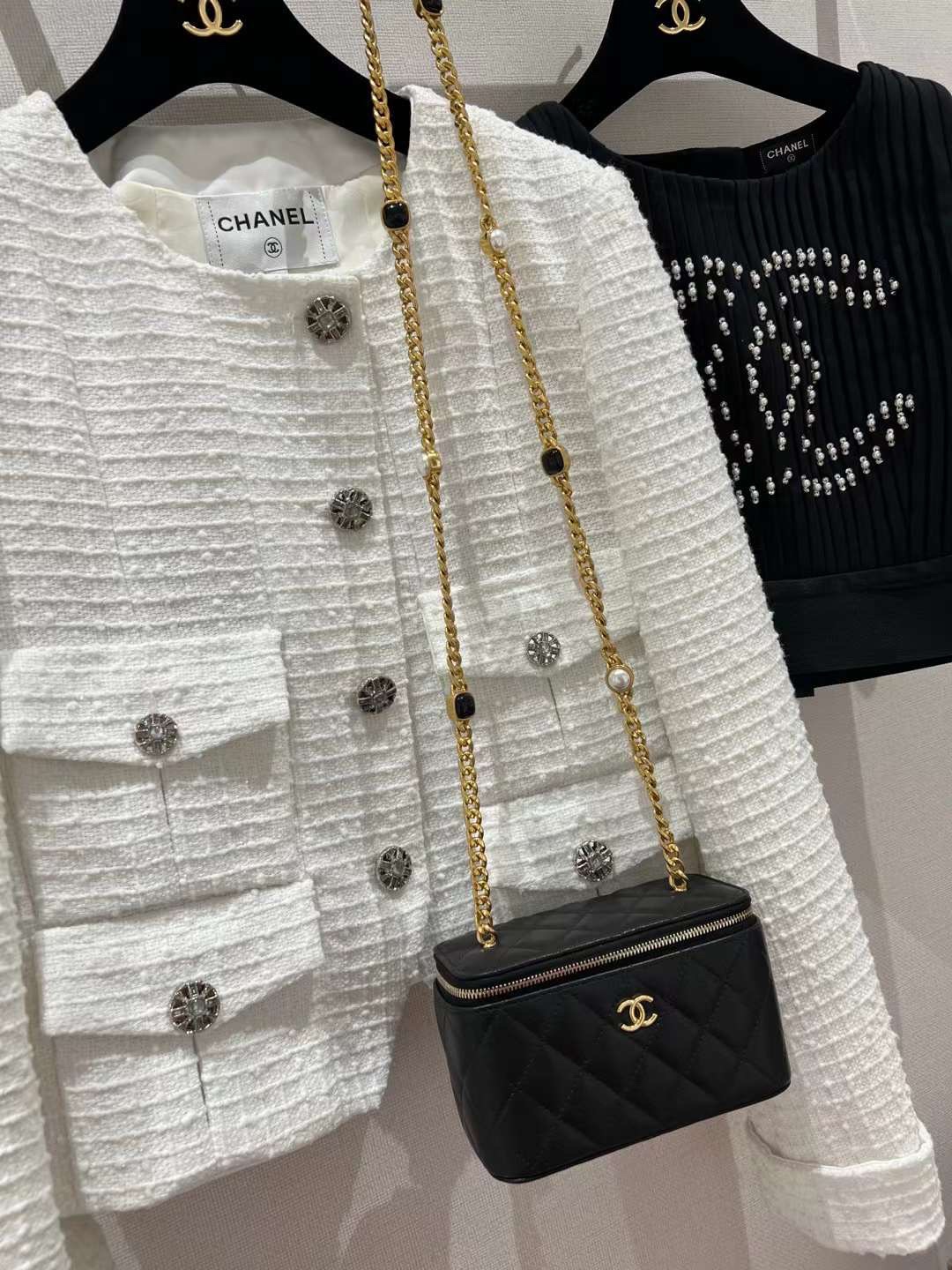 【P1170】一件代发 Chanel香奈儿新款琉璃珠宝链条斜挎小盒子包化妆包 黑色