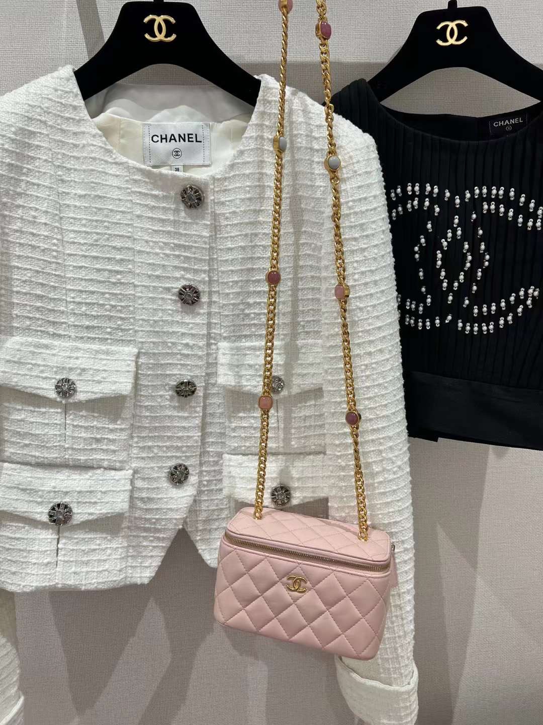 【P1170】香奈儿包包批发 Chanel粉色进口羊皮琉璃珠宝链条盒子包斜挎包