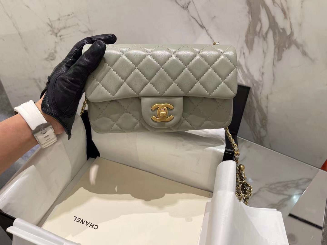 【P1880】Chanel女包批发 香奈儿2022新色浅灰色金球CF20CM 大Mini斜挎包