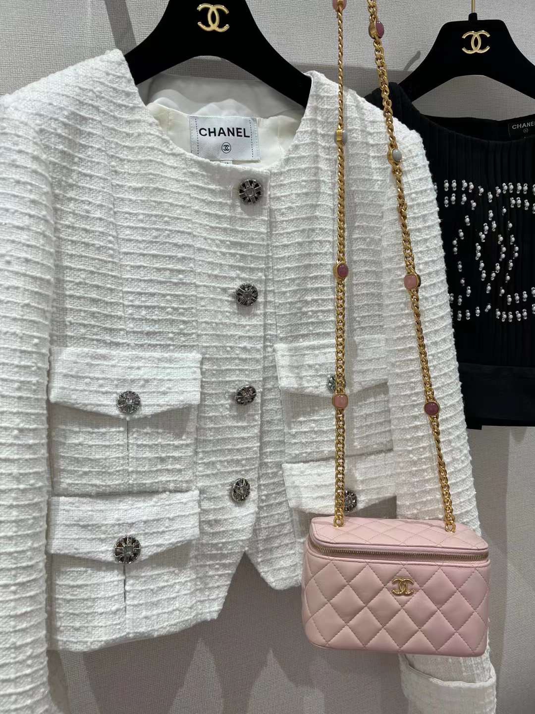 【P1170】香奈儿包包批发 Chanel粉色进口羊皮琉璃珠宝链条盒子包斜挎包