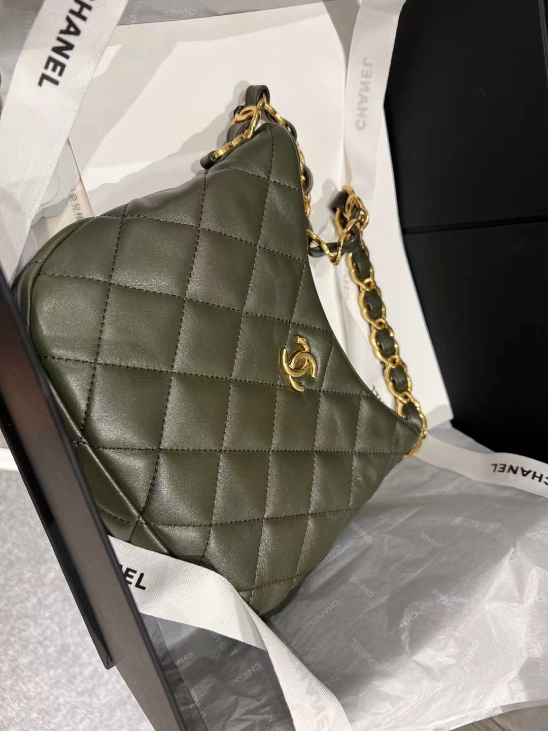 【P1580】Chanel 22k 新款hobo 香奈儿橄榄绿色羊皮休闲字母Logo链条腋下包