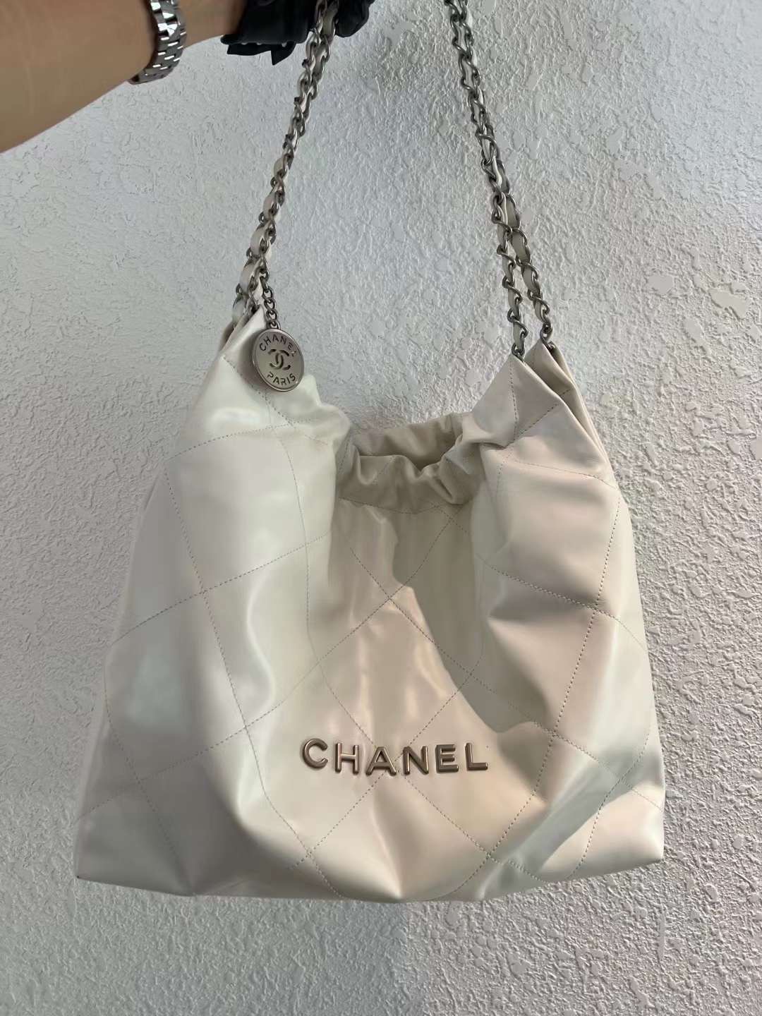 【P2220】香奈儿Chanel 22 Bag 慵懒风菱格纹银色字母logo链条单肩包 白色