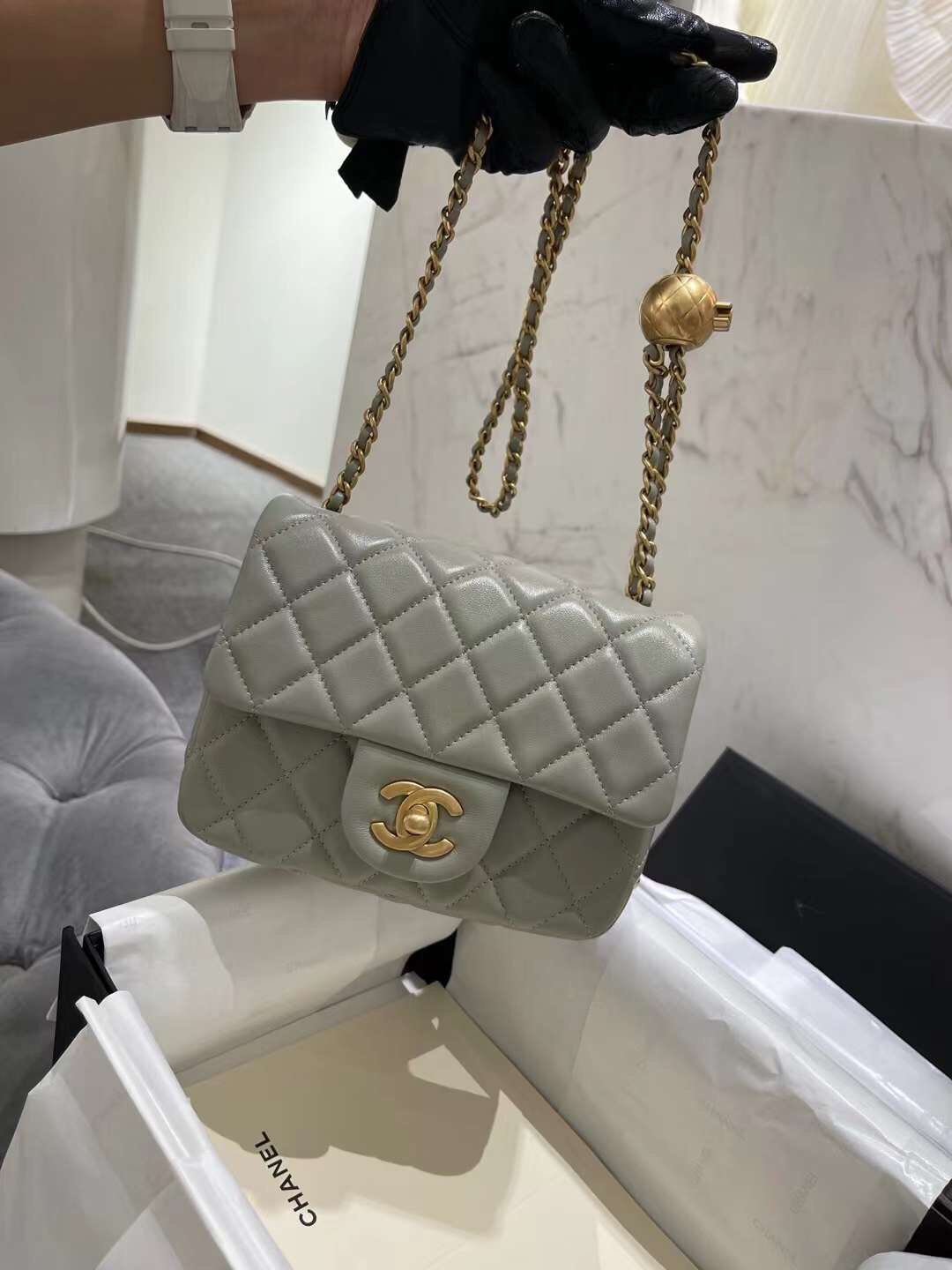 【P1580】厂家直销 Chanel香奈儿浅灰色羊皮金球CF17CM方胖子链条包