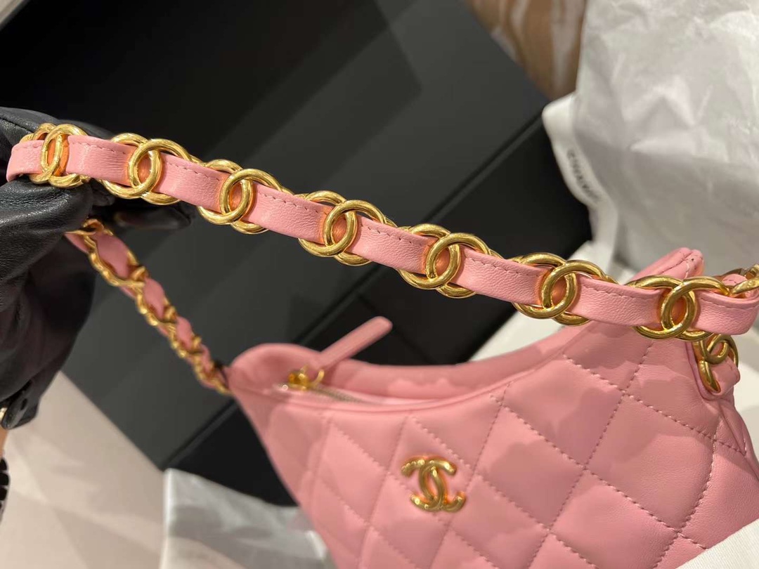 【P1580】香奈儿包包批发 Chanel 22k 新款hobo腋下包 粉色羊皮双C Logo链条包