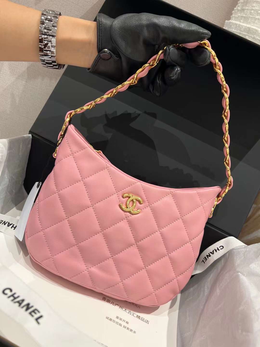 【P1580】香奈儿包包批发 Chanel 22k 新款hobo腋下包 粉色羊皮双C Logo链条包