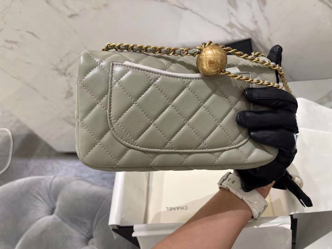 【P1880】Chanel女包批发 香奈儿2022新色浅灰色金球CF20CM 大Mini斜挎包