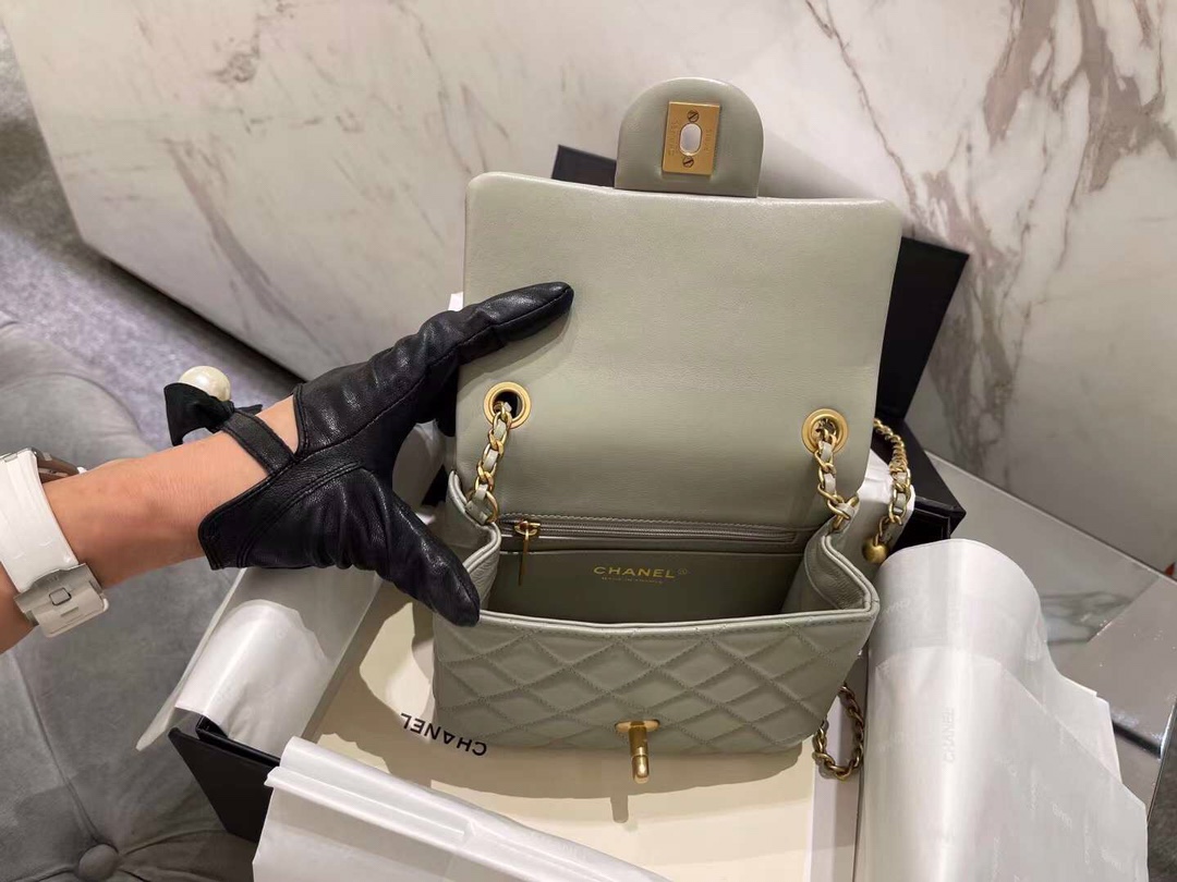 【P1580】厂家直销 Chanel香奈儿浅灰色羊皮金球CF17CM方胖子链条包