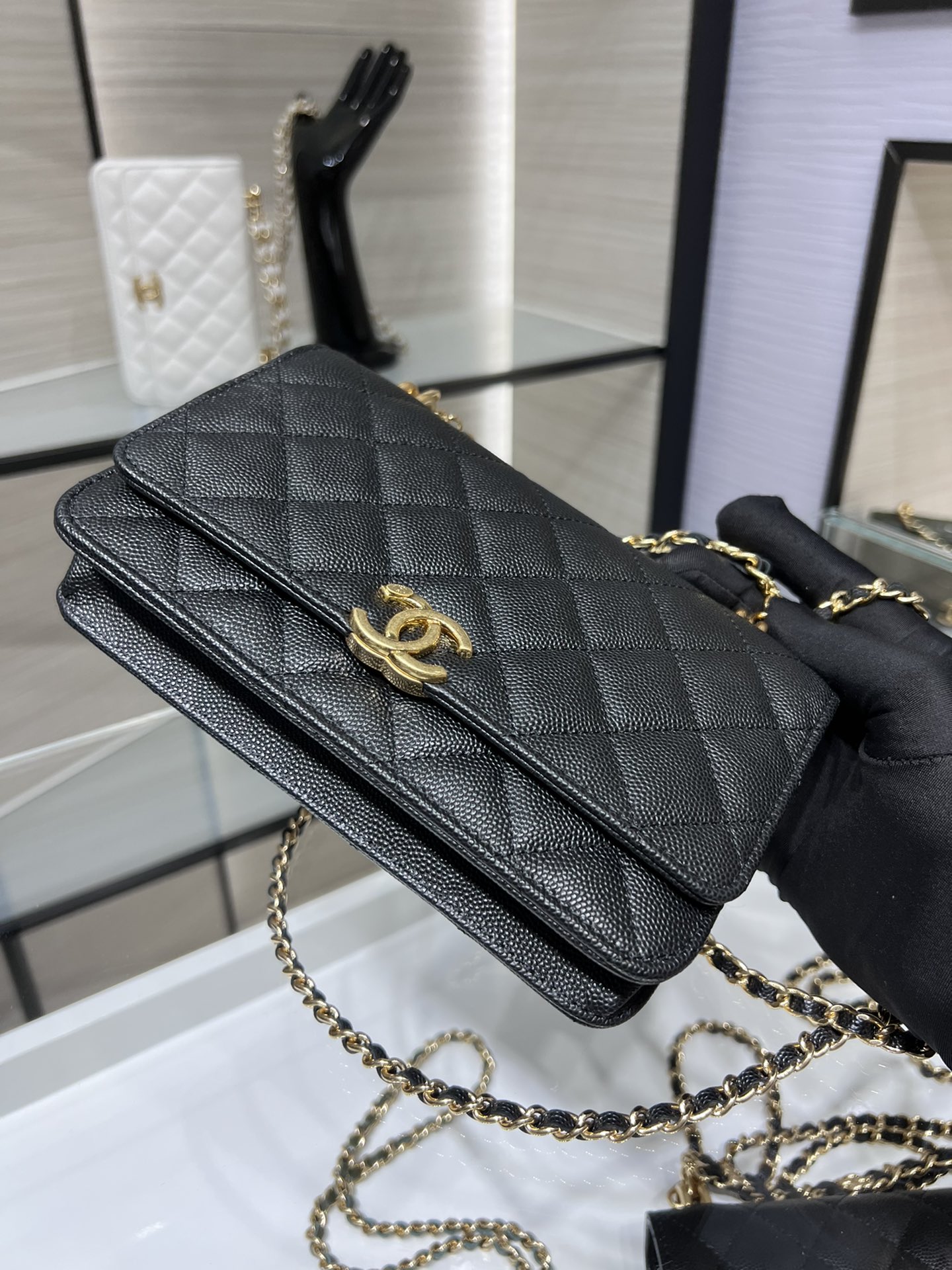 【P1280】香奈儿包包官网 Chanel 22K双链鱼子酱皮WOC手拎包斜挎包 黑色