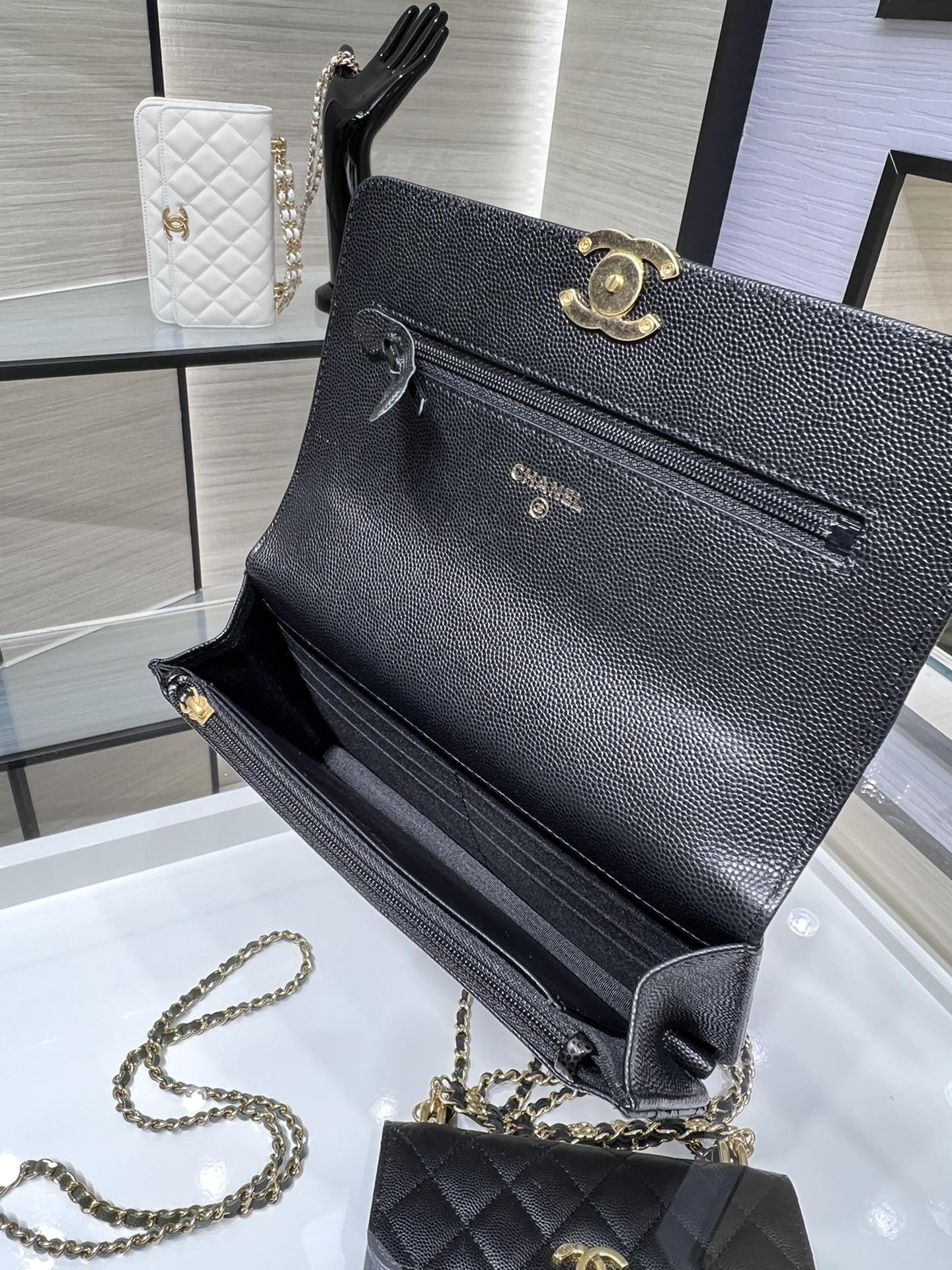【P1280】香奈儿包包官网 Chanel 22K双链鱼子酱皮WOC手拎包斜挎包 黑色