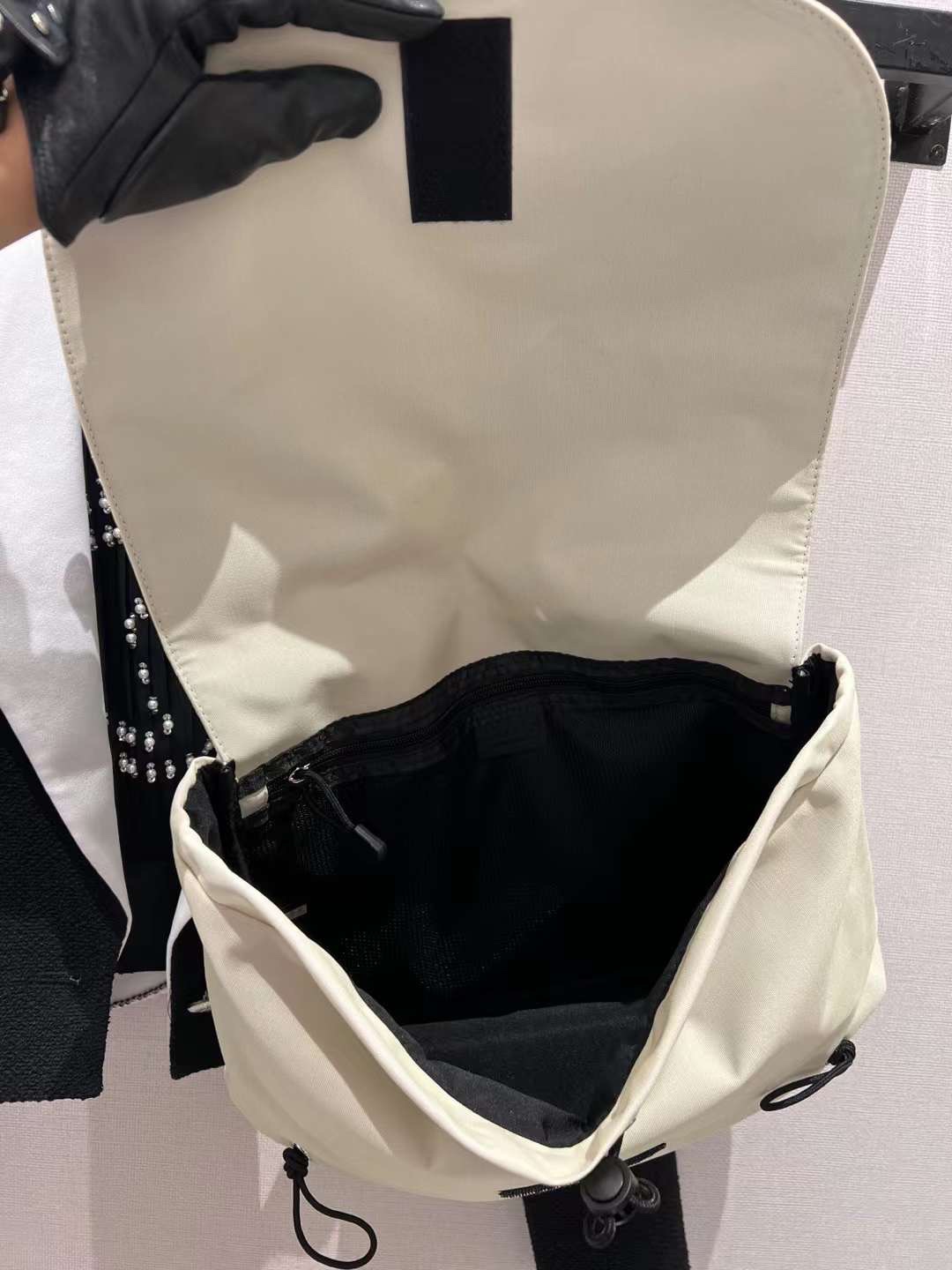 【P870】Chanel包包官网 香奈儿2022新款运动风米白色尼龙单肩斜挎包