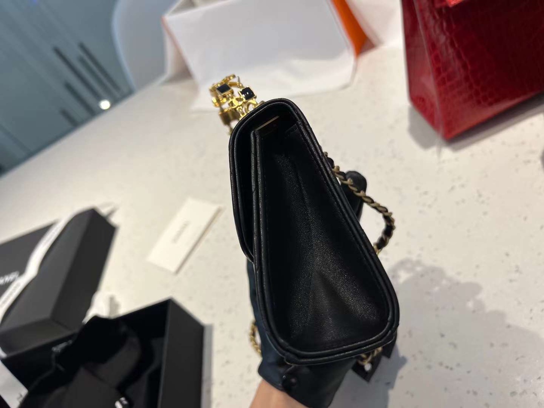 【P1170】Chanel包包官网 香奈儿黑色菱格纹羊皮珐琅手柄小号Kelly包手提包