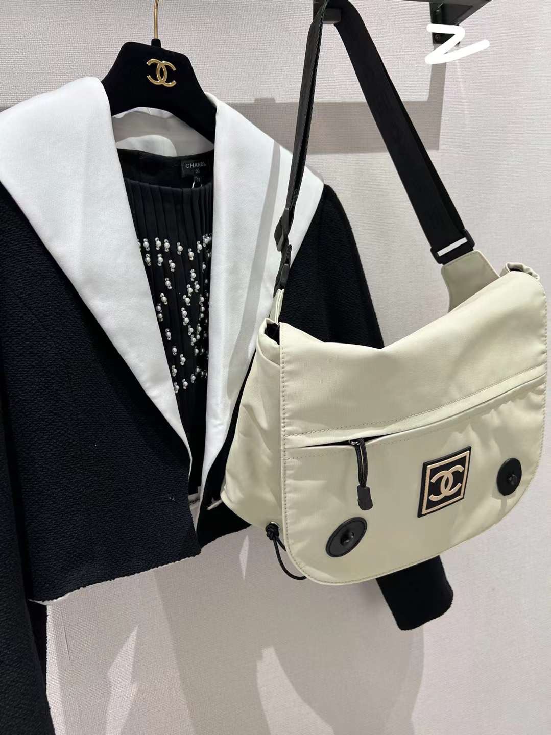【P870】Chanel包包官网 香奈儿2022新款运动风米白色尼龙单肩斜挎包