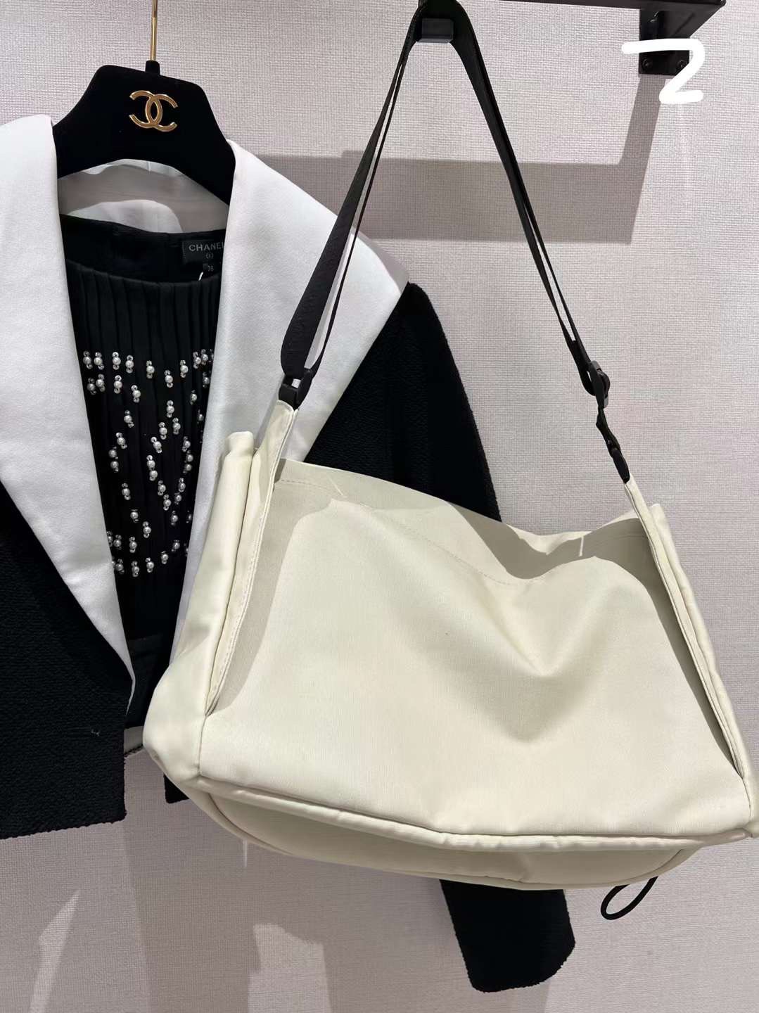 【P870】Chanel包包官网 香奈儿2022新款运动风米白色尼龙单肩斜挎包