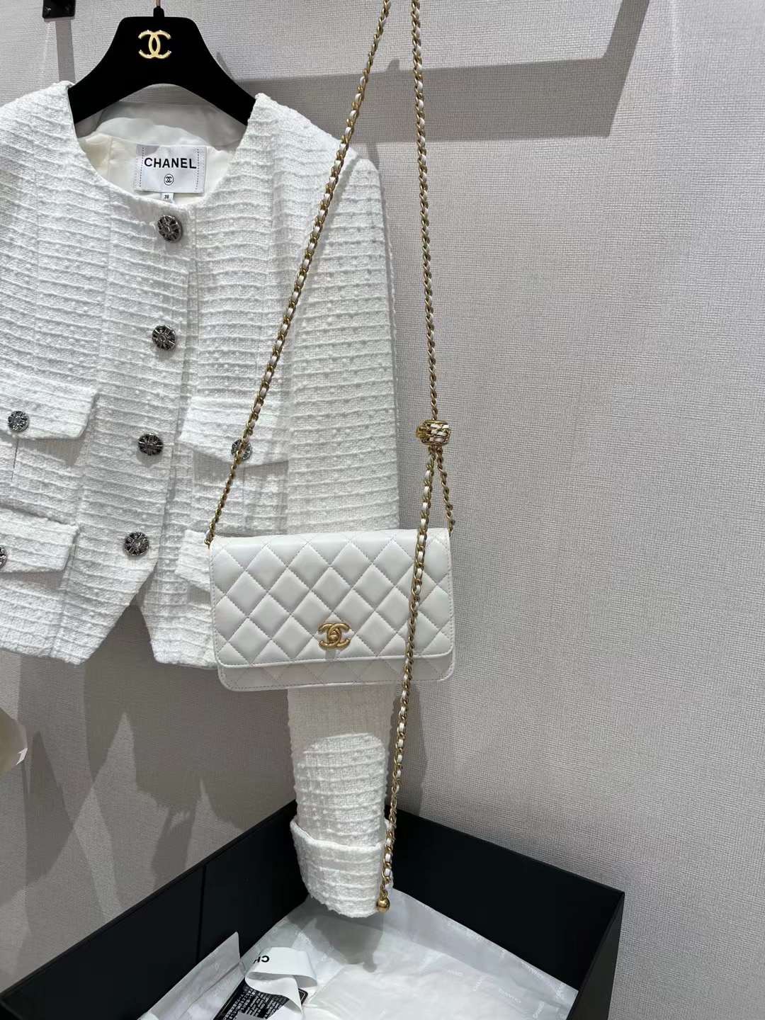 【P1020】Chanel女包批发 香奈儿金球调节链条单肩斜挎Woc空姐包 白色