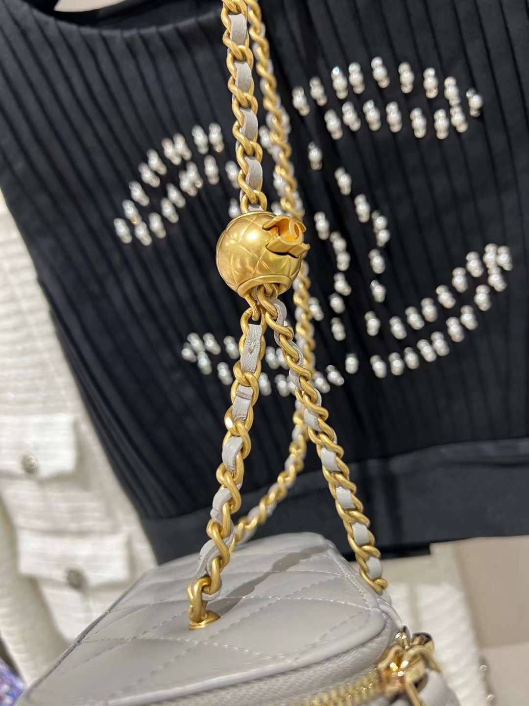 【P1170】一件代发 Chanel香奈儿灰色羊皮升级版金球调节链条单肩斜挎盒子包大号