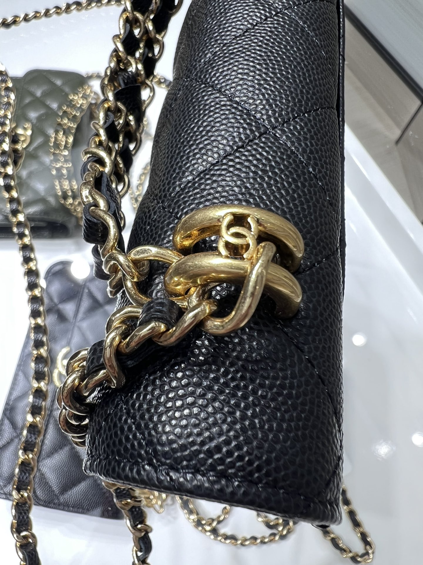 【P1280】香奈儿包包官网 Chanel 22K双链鱼子酱皮WOC手拎包斜挎包 黑色